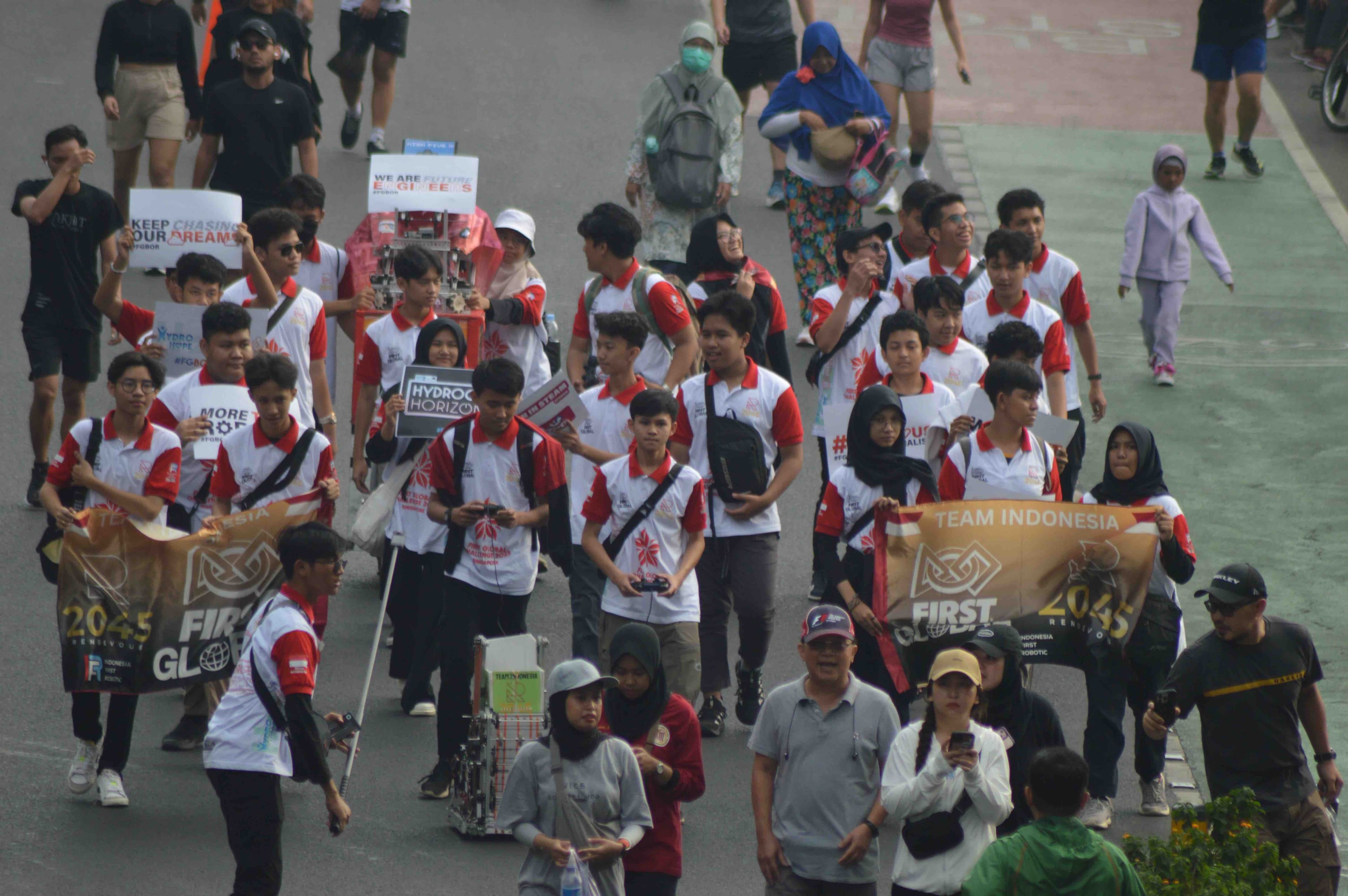 Tim R2045 melakukan promosi di Car Free Day, Jakarta. (2023) Photo