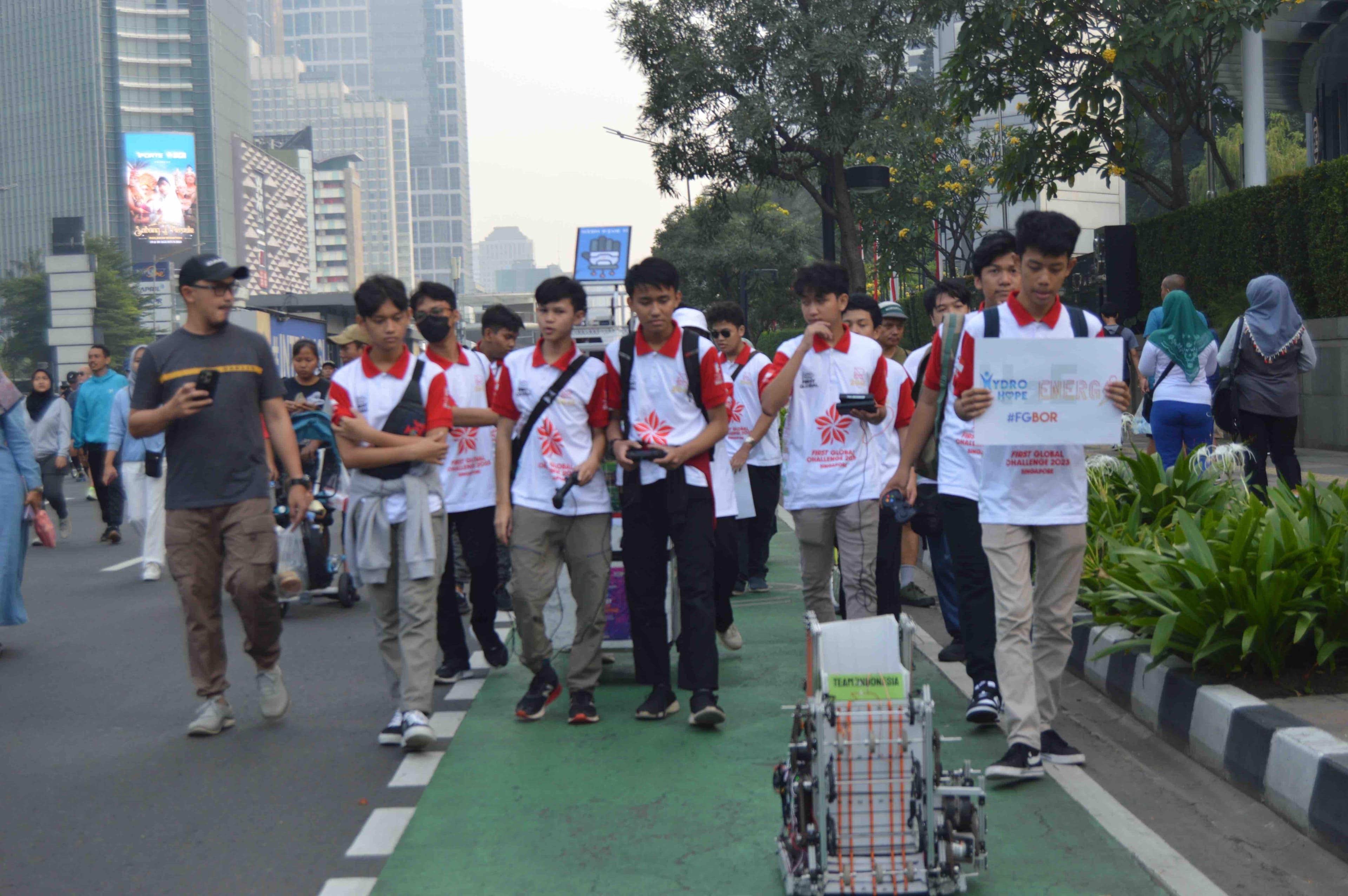 Tim R2045 melakukan promosi di Car Free Day, Jakarta. (2023) Photo